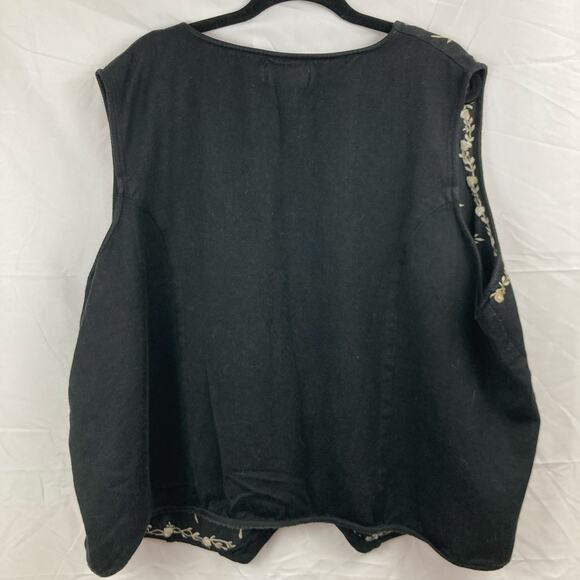 Vintage Womens 26 Black & Gold Floral Embroidered Vest Boho Chic Cottage Folk - Picture 2 of 10